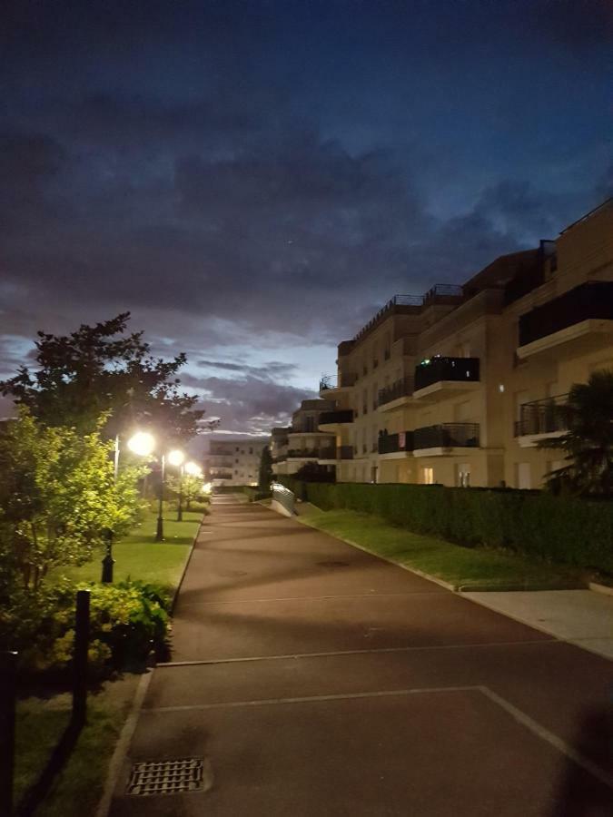 Sweet Apartment In Front Of Disneyland'S Castel Montevrain Exterior photo